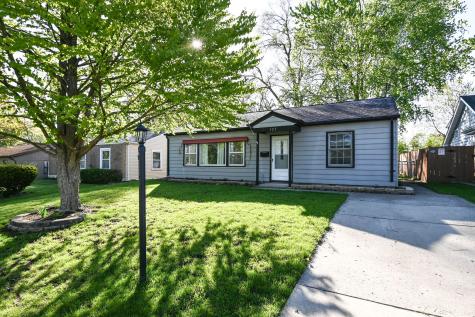 127 South Hawthorne Boulevard Mundelein IL 60060