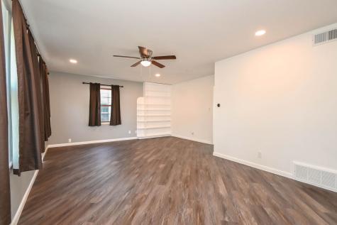 127 South Hawthorne Boulevard Mundelein IL 60060