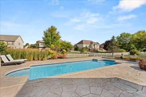 483 Glover Drive North Aurora IL 60542