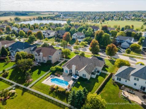 483 Glover Drive North Aurora IL 60542