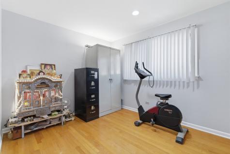 5039 Harold Avenue Schiller Park IL 60176