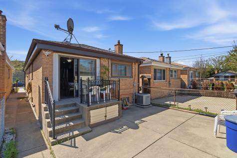 5039 Harold Avenue Schiller Park IL 60176