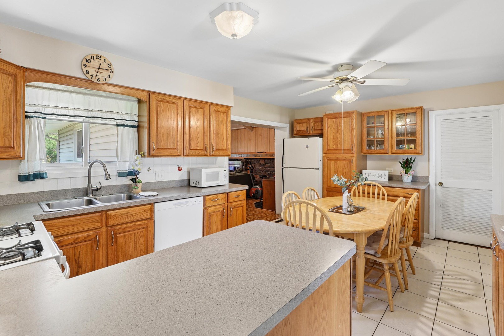 2N160 Fairfield Avenue Lombard IL 60148