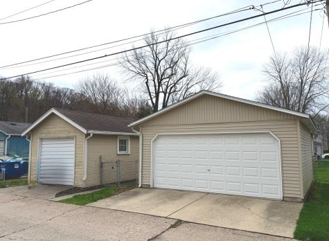 422 45TH Street Moline IL 61265