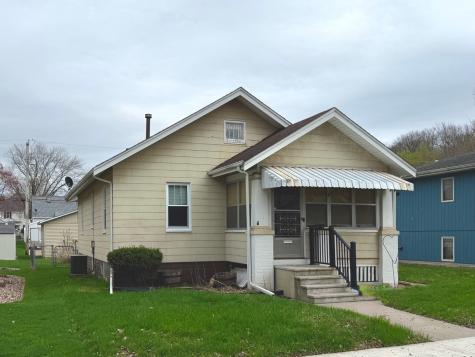 422 45TH Street Moline IL 61265