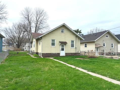 422 45TH Street Moline IL 61265