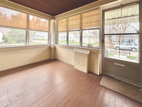 422 45TH Street Moline IL 61265