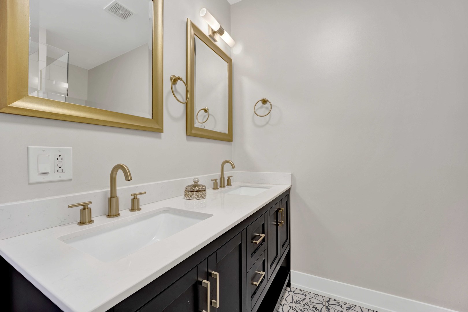 3806 South Indiana Avenue Chicago IL 60653