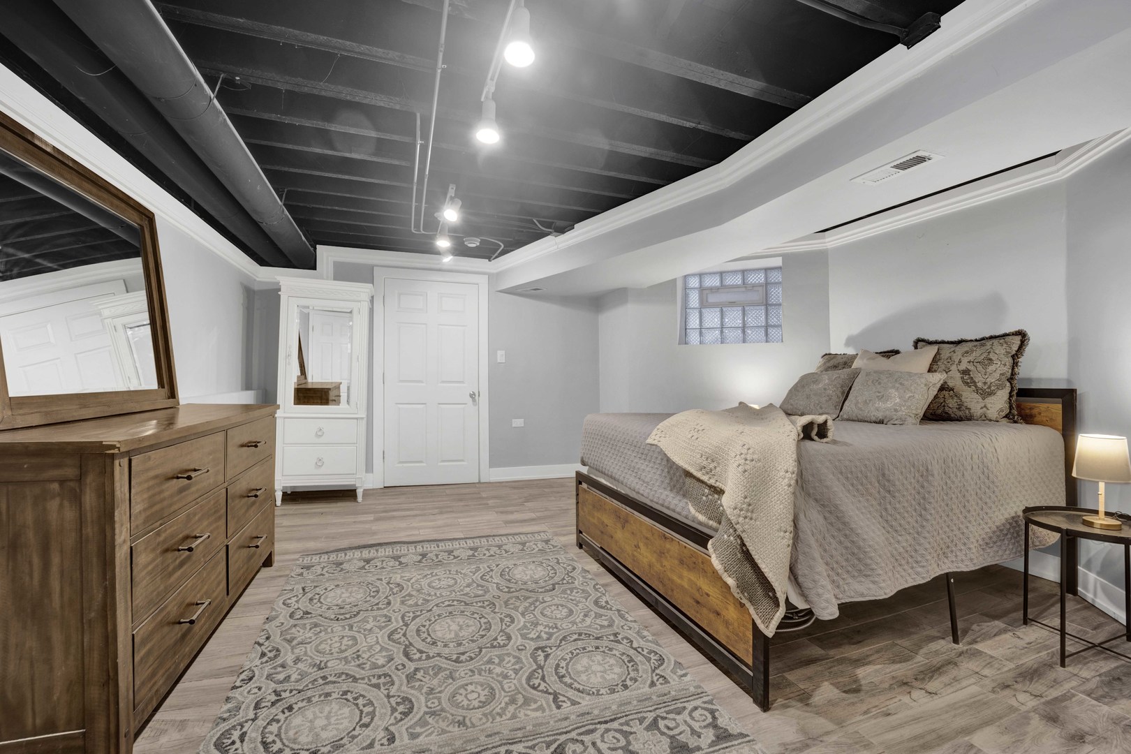 3806 South Indiana Avenue Chicago IL 60653