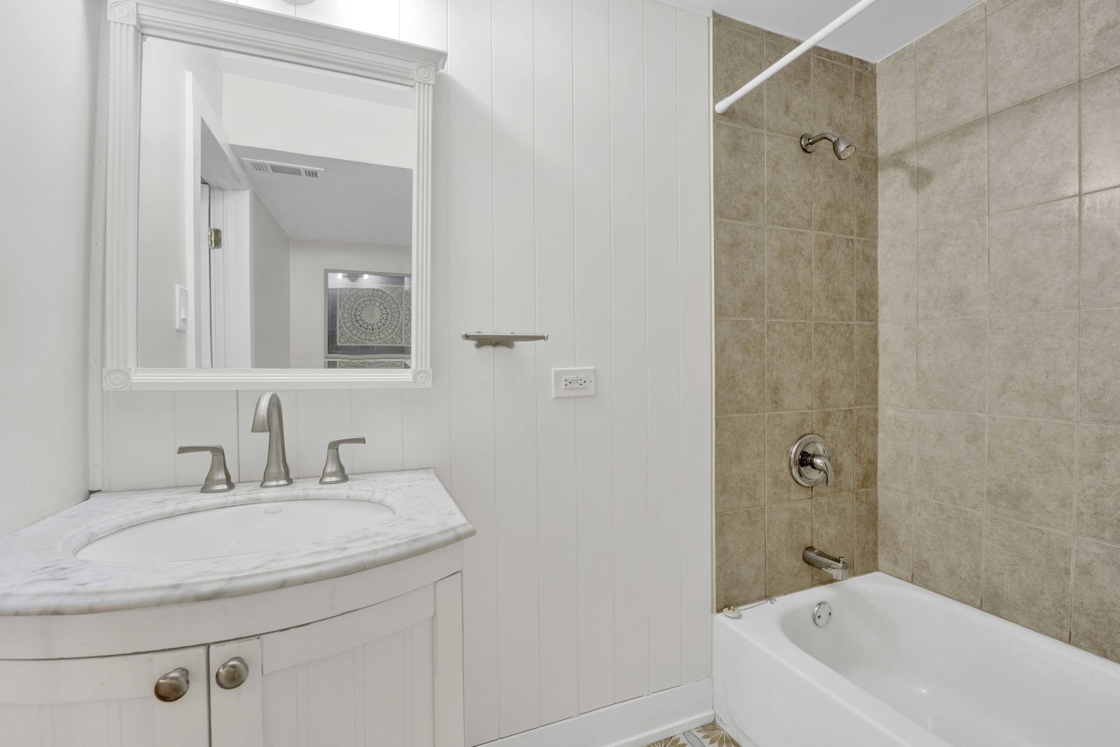 3806 South Indiana Avenue Chicago IL 60653