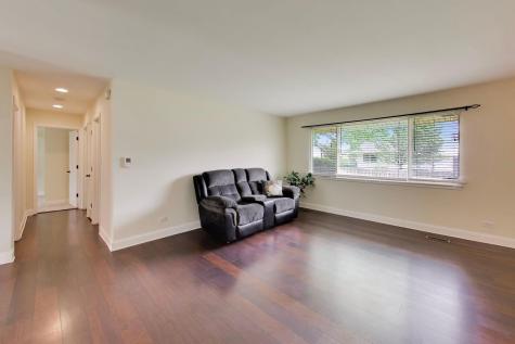 605 North Rohlwing Road Palatine IL 60074