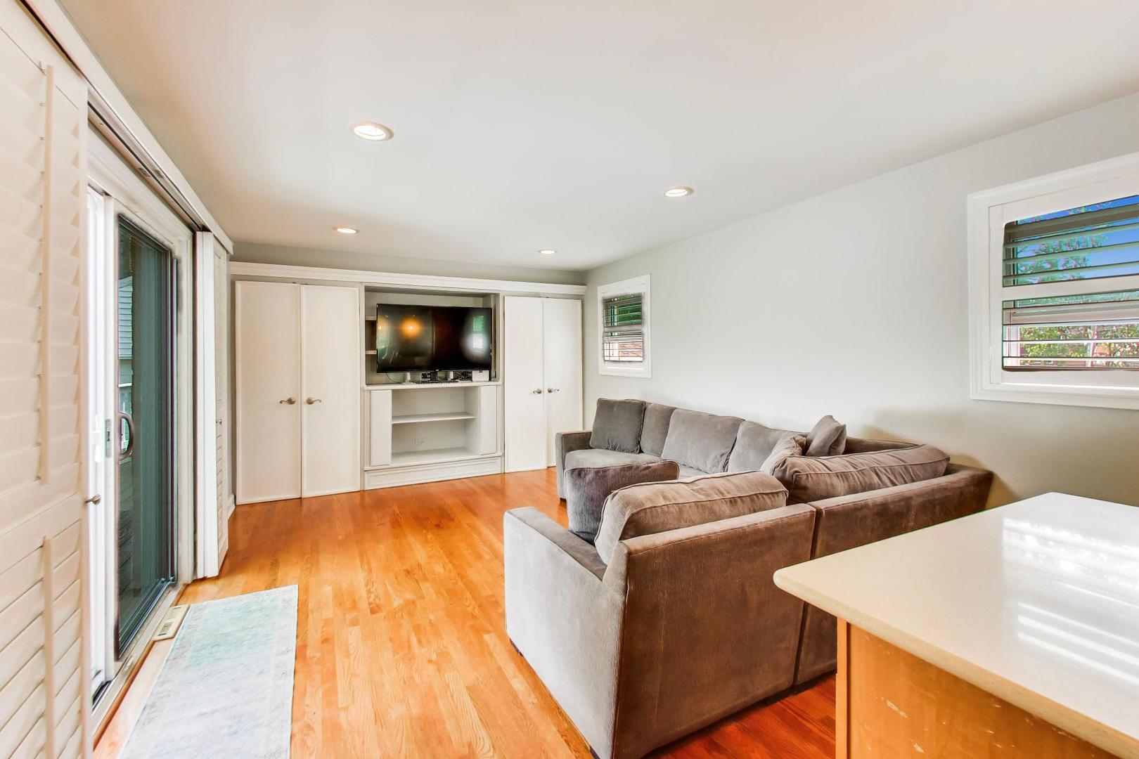 9925 South Maplewood Avenue Chicago IL 60655