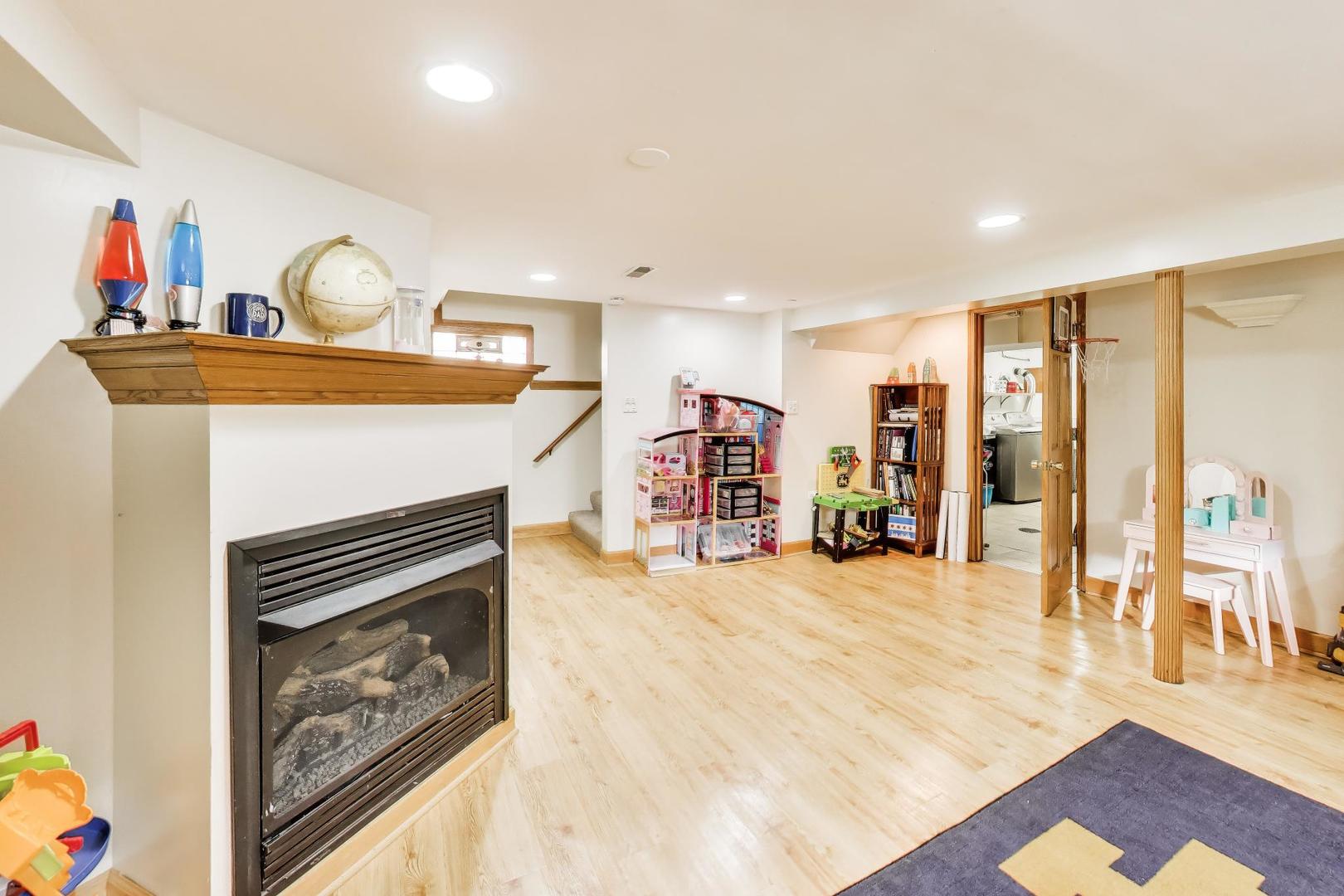 9925 South Maplewood Avenue Chicago IL 60655