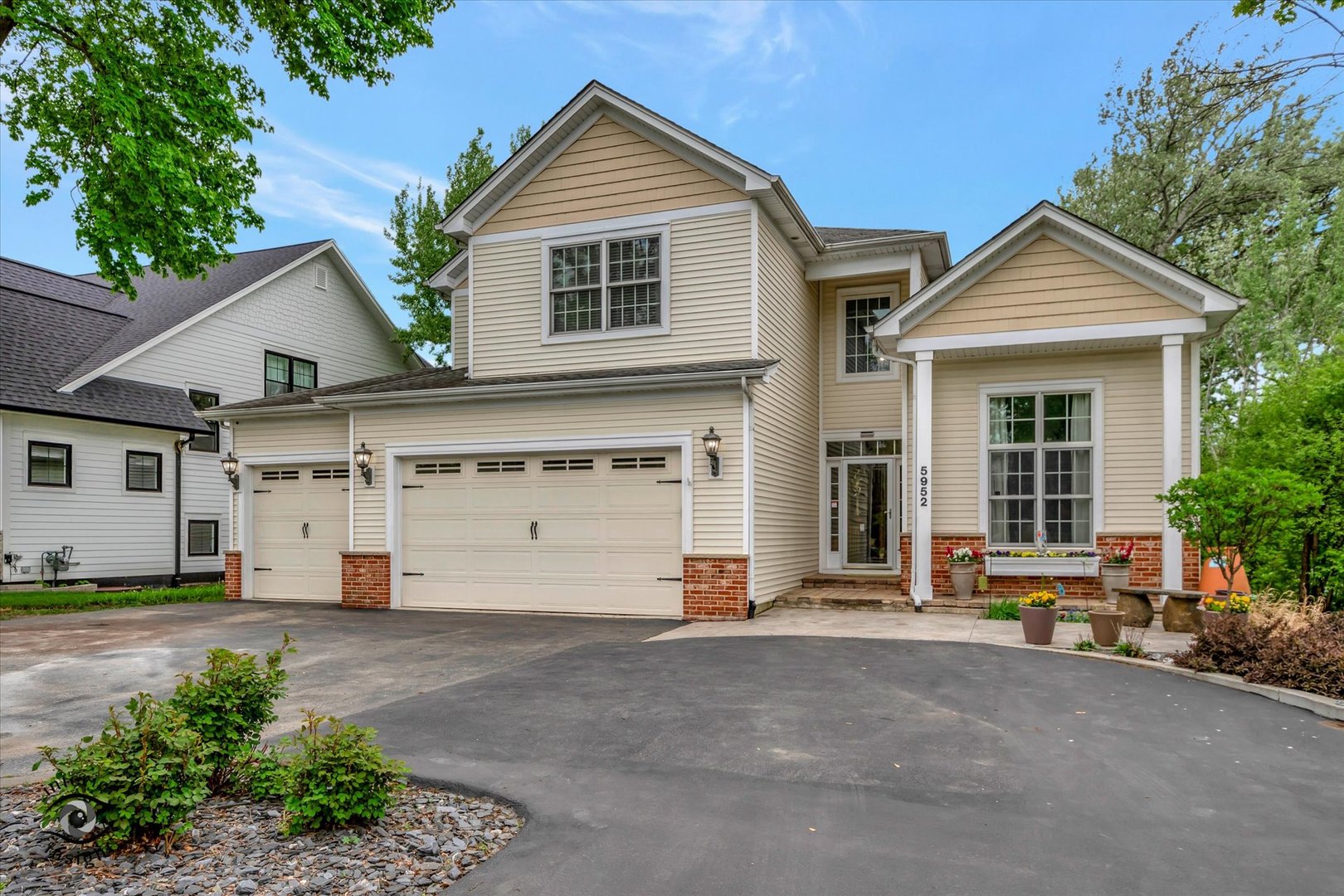 5952 Woodward Avenue Downers Grove IL 60516