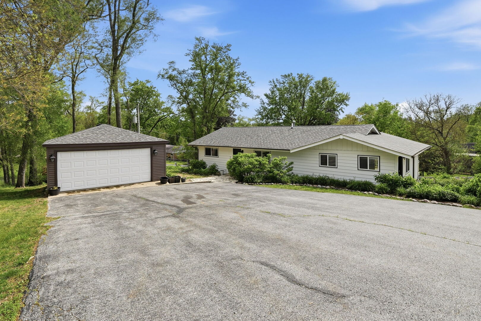 3624 Eastway Drive Island Lake IL 60042