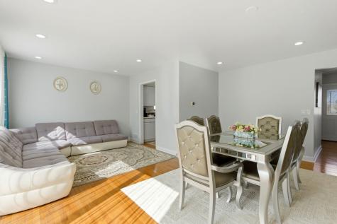 1038 South Hunt Club Drive Mount Prospect IL 60056