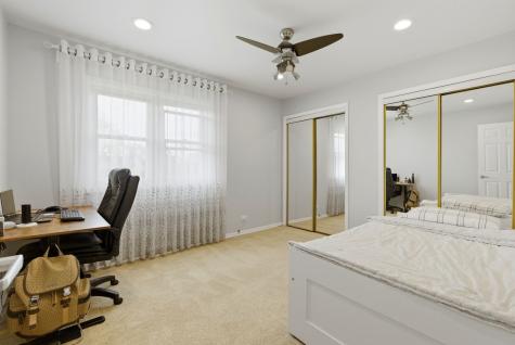 1038 South Hunt Club Drive Mount Prospect IL 60056
