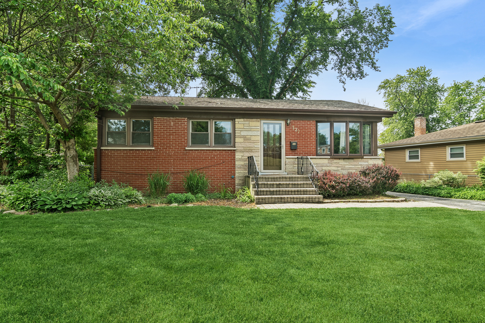 327 West Hawley Street Mundelein IL 60060