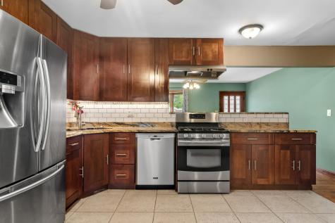 327 West Hawley Street Mundelein IL 60060