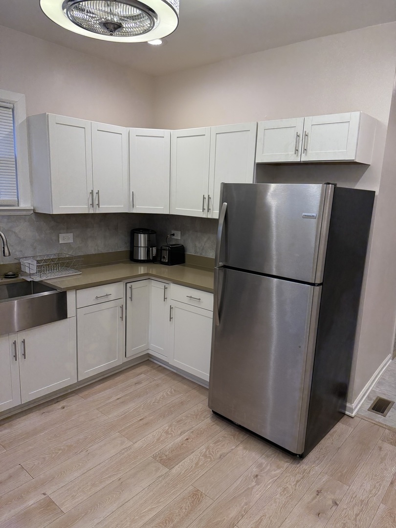 2706 East 78th Street Chicago IL 60649