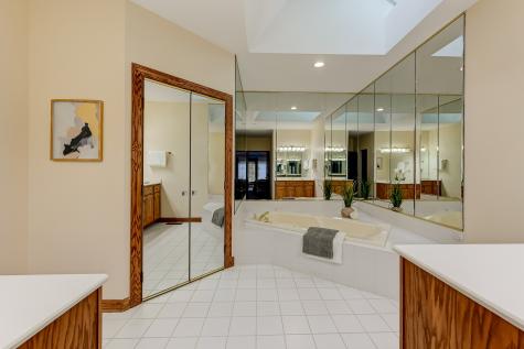68 Berkshire Court Burr Ridge IL 60527