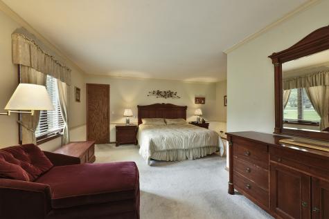 1812 Prestwick Drive Inverness IL 60067