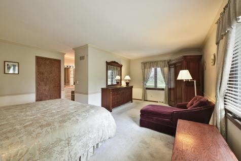 1812 Prestwick Drive Inverness IL 60067