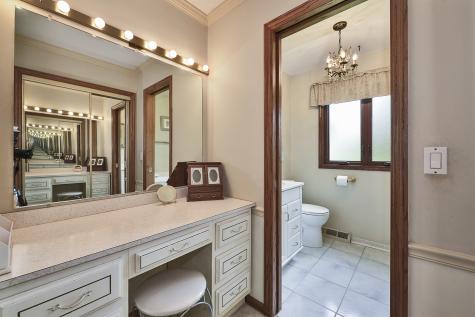 1812 Prestwick Drive Inverness IL 60067