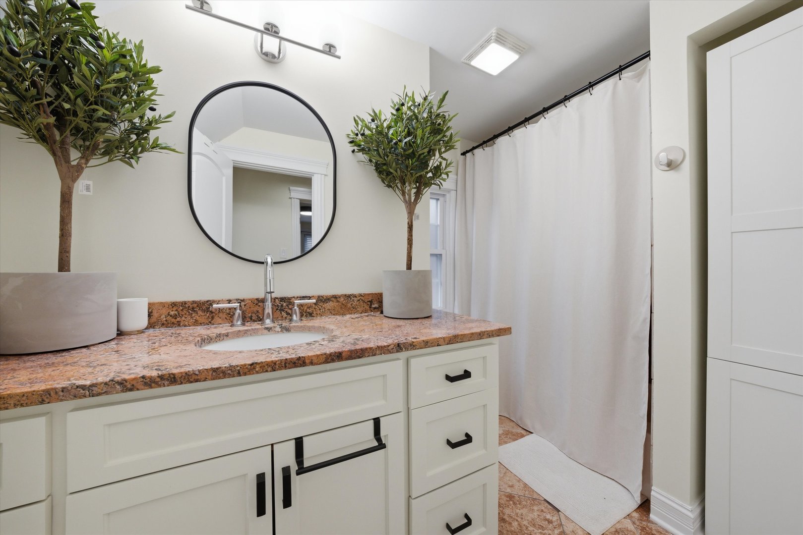 6638 South Karlov Avenue Chicago IL 60629