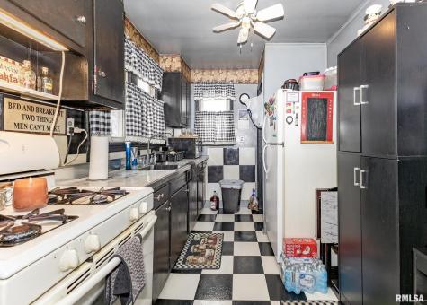 116 West Garfield Street Kewanee IL 61443
