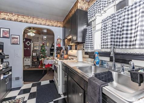 116 West Garfield Street Kewanee IL 61443