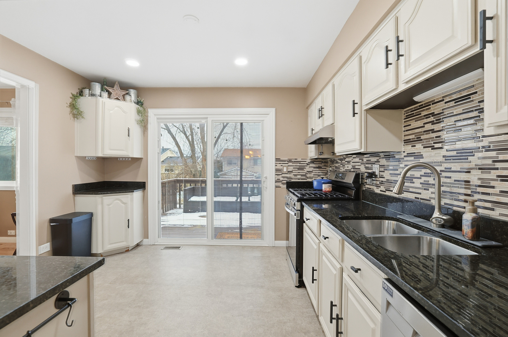 72 West Nevada Avenue Glendale Heights IL 60139