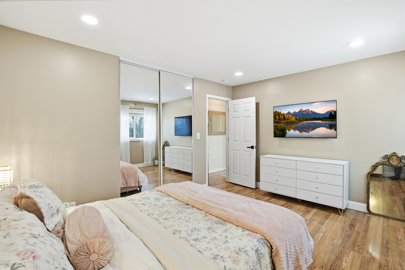 72 West Nevada Avenue Glendale Heights IL 60139