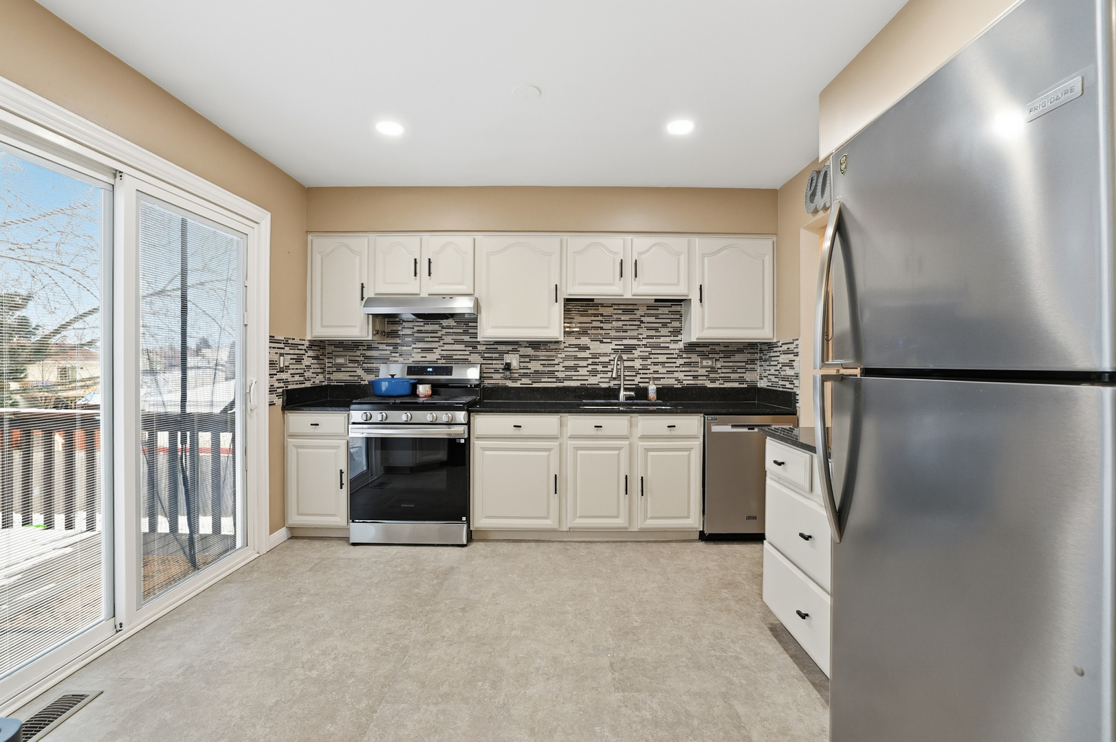 72 West Nevada Avenue Glendale Heights IL 60139