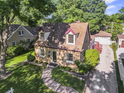 107 North Elmhurst Avenue Mount Prospect IL 60056