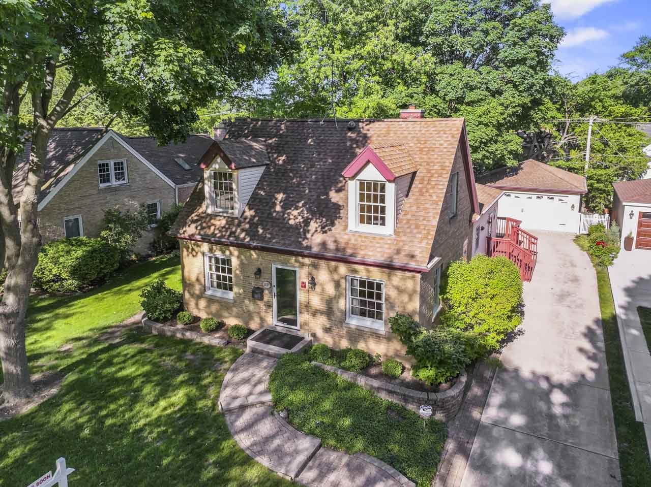 107 North Elmhurst Avenue Mount Prospect IL 60056