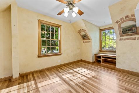 107 North Elmhurst Avenue Mount Prospect IL 60056