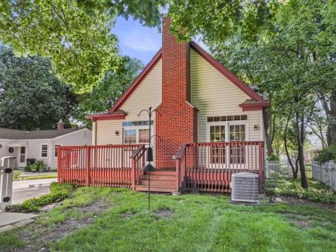 107 North Elmhurst Avenue Mount Prospect IL 60056