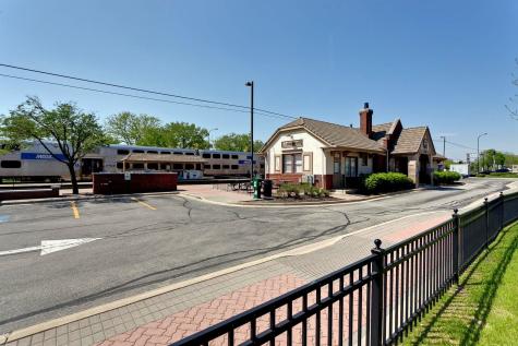 107 North Elmhurst Avenue Mount Prospect IL 60056