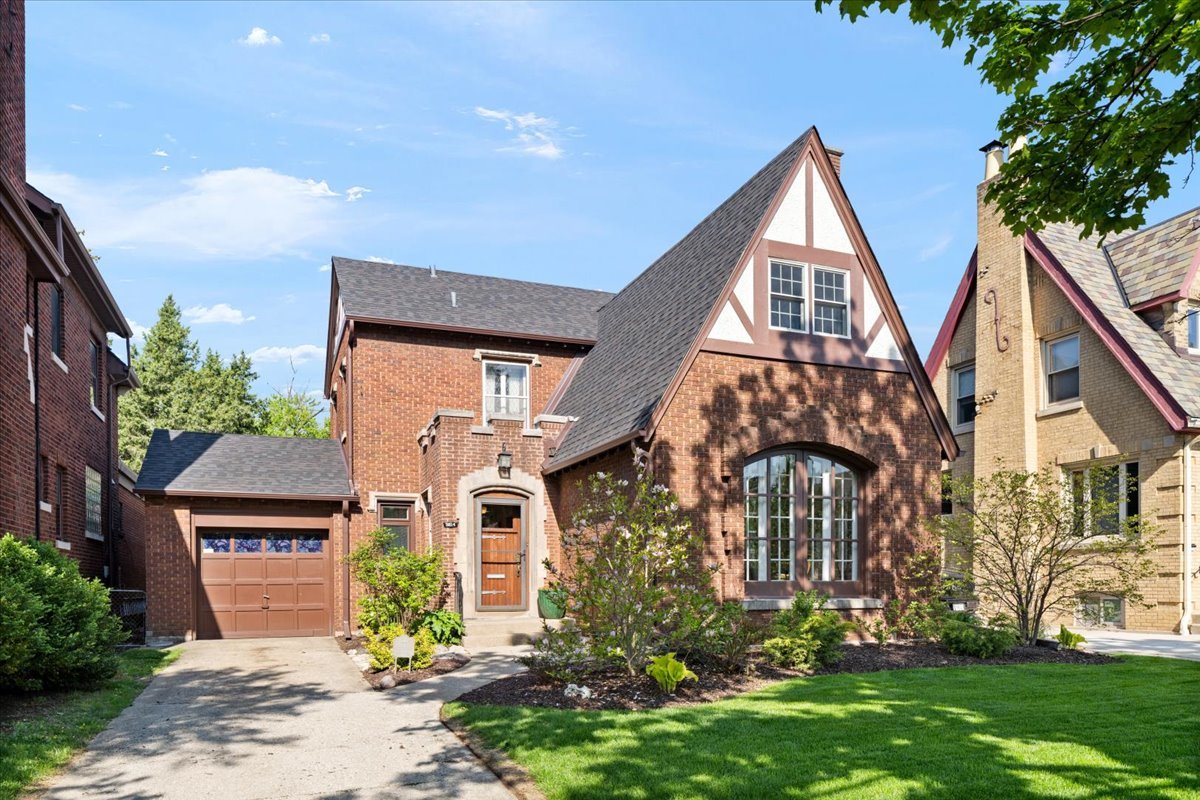 9814 South Hoyne Avenue Chicago IL 60643