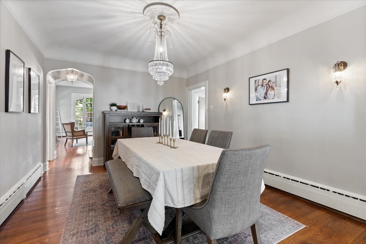 9814 South Hoyne Avenue Chicago IL 60643