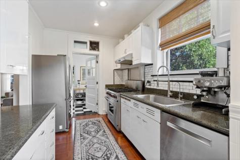 9814 South Hoyne Avenue Chicago IL 60643