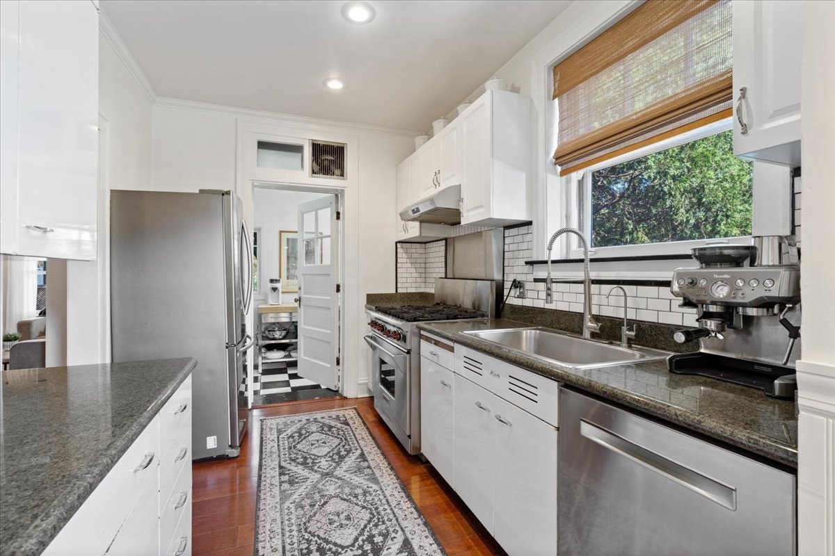 9814 South Hoyne Avenue Chicago IL 60643