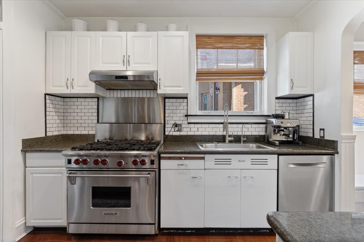 9814 South Hoyne Avenue Chicago IL 60643