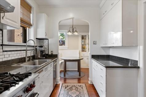 9814 South Hoyne Avenue Chicago IL 60643