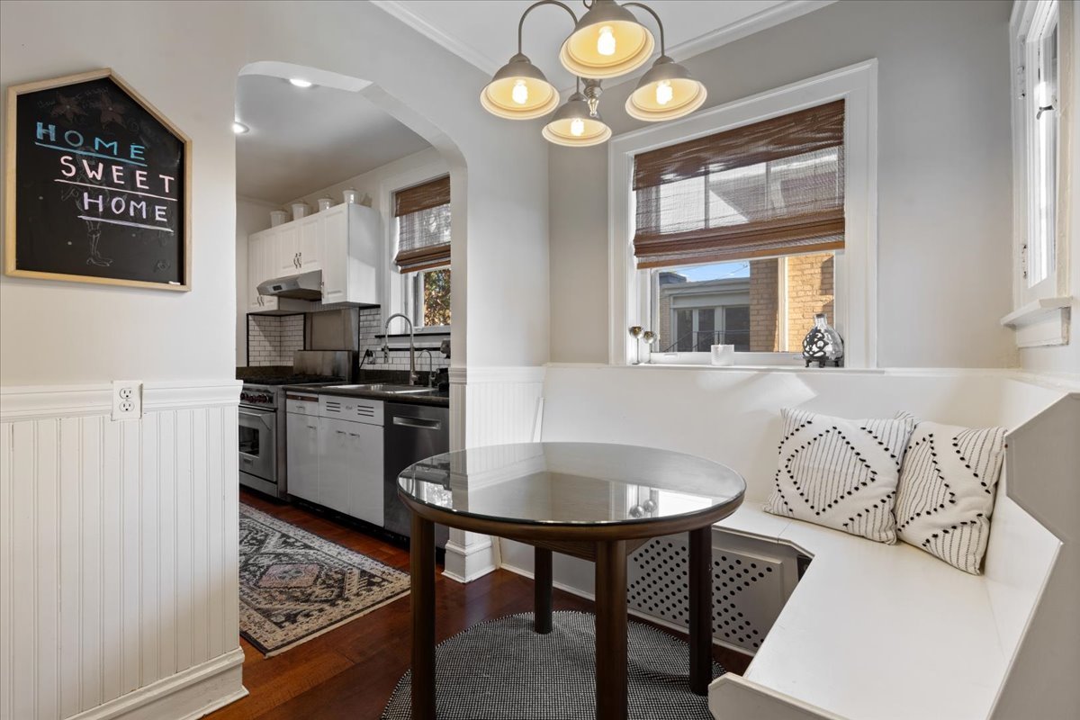 9814 South Hoyne Avenue Chicago IL 60643