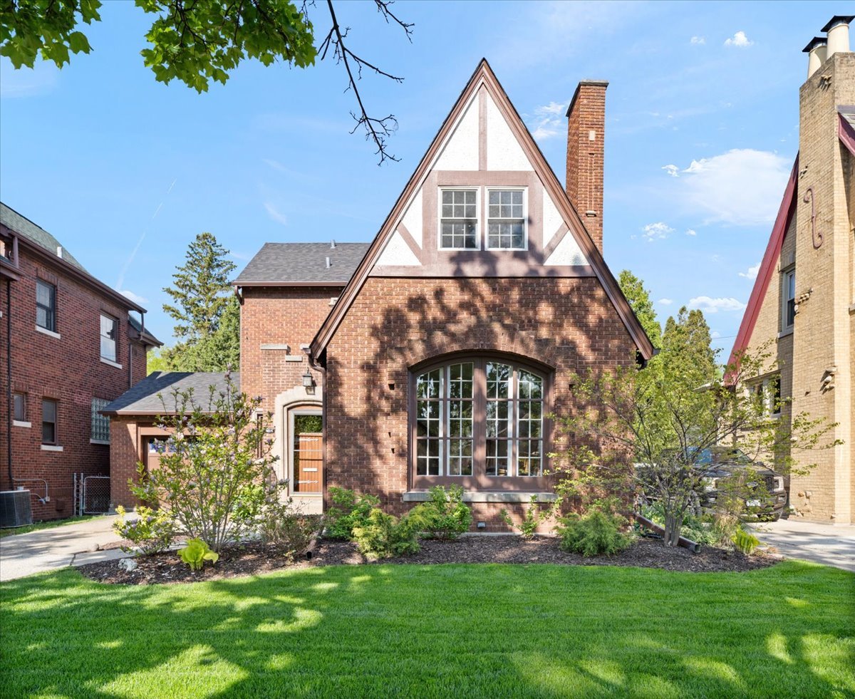 9814 South Hoyne Avenue Chicago IL 60643
