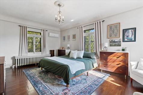 9814 South Hoyne Avenue Chicago IL 60643