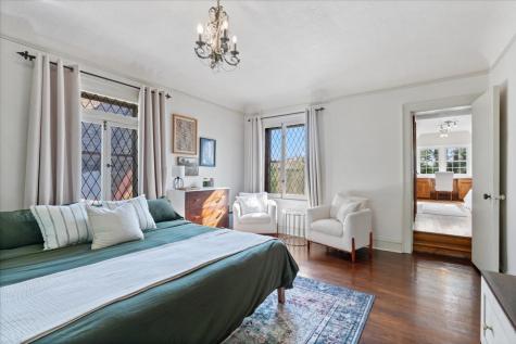 9814 South Hoyne Avenue Chicago IL 60643