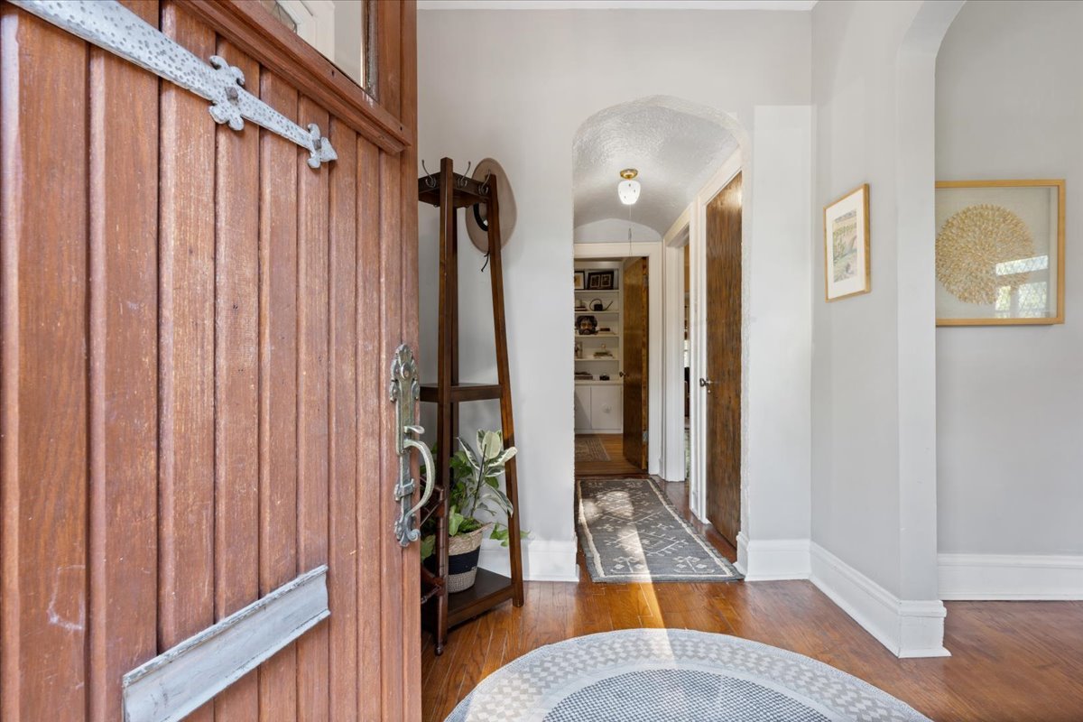 9814 South Hoyne Avenue Chicago IL 60643
